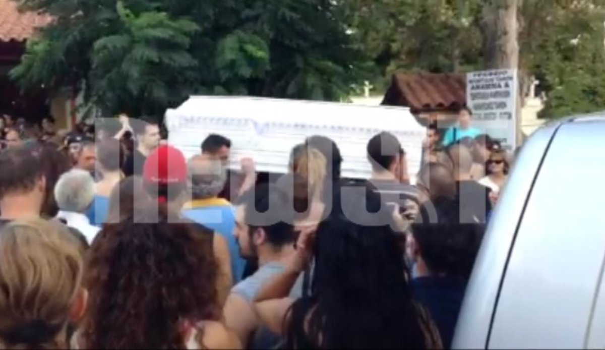 Χειροκρότημα για τον 19χρονο