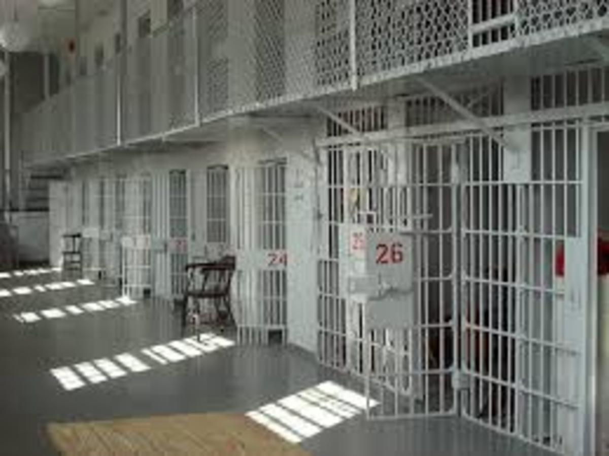 Ξεχωριστά οι ομοφυλόφιλοι στις φυλακές για την “προστασία των κρατουμένων”