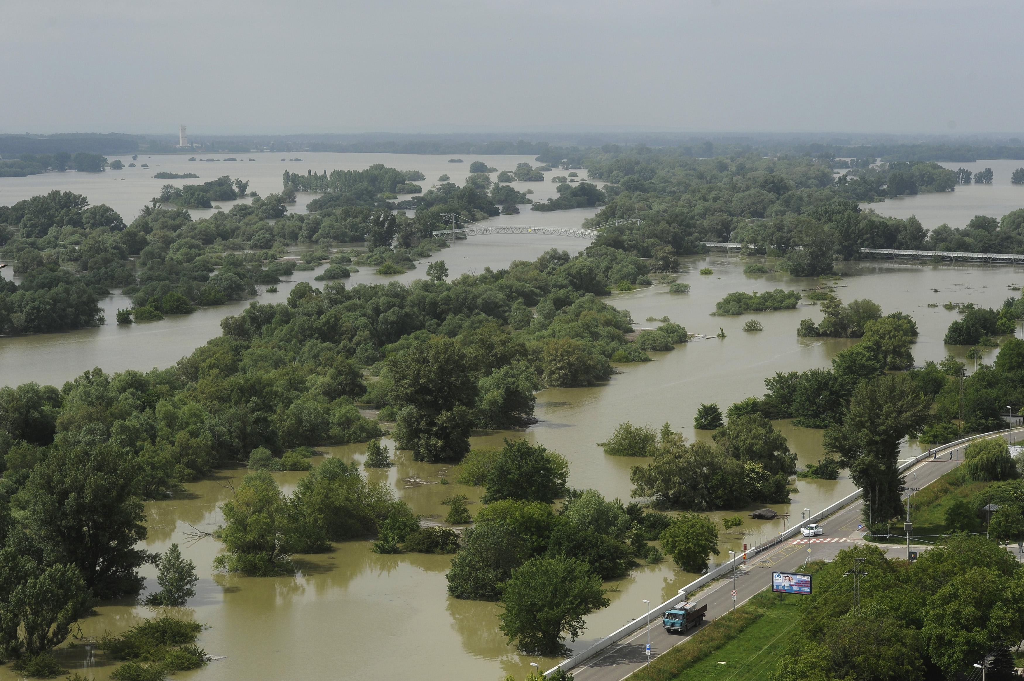 “Συναγερμός” σε Ουγγαρία και Γερμανία – Ανεβαίνει επικίνδυνα η στάθμη του Δούναβη και του Έλβα