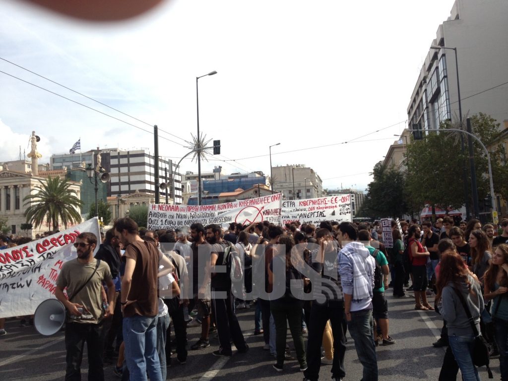 Φοιτητές έψαχναν την τροϊκα στο Υπ.Εσωτερικών – Πέταξαν αυγά στα ΜΑΤ