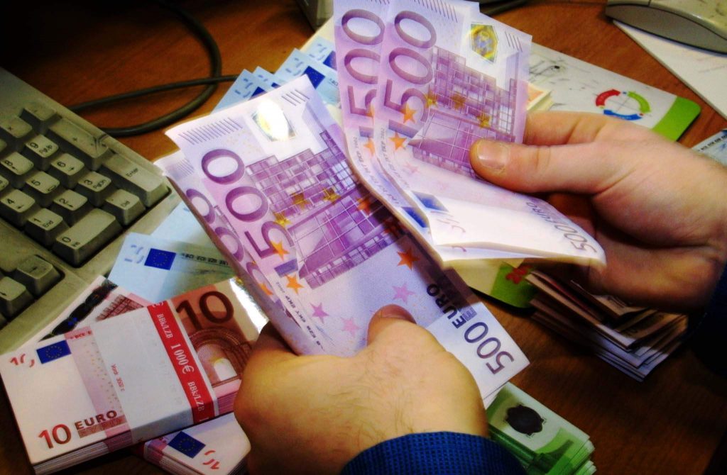 Σε μία εβδομάδα ξεκινάει η φορο-επιδρομή στους ιδιοκτήτες ακινήτων – Ετοιμαστείτε για φόρους 3 δις ευρώ στην περιουσία σας