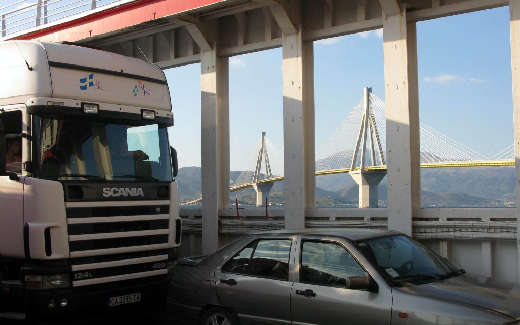 Απαγορεύεται η κυκλοφορία μεγάλων φορτηγών Παρασκευή και Κυριακή