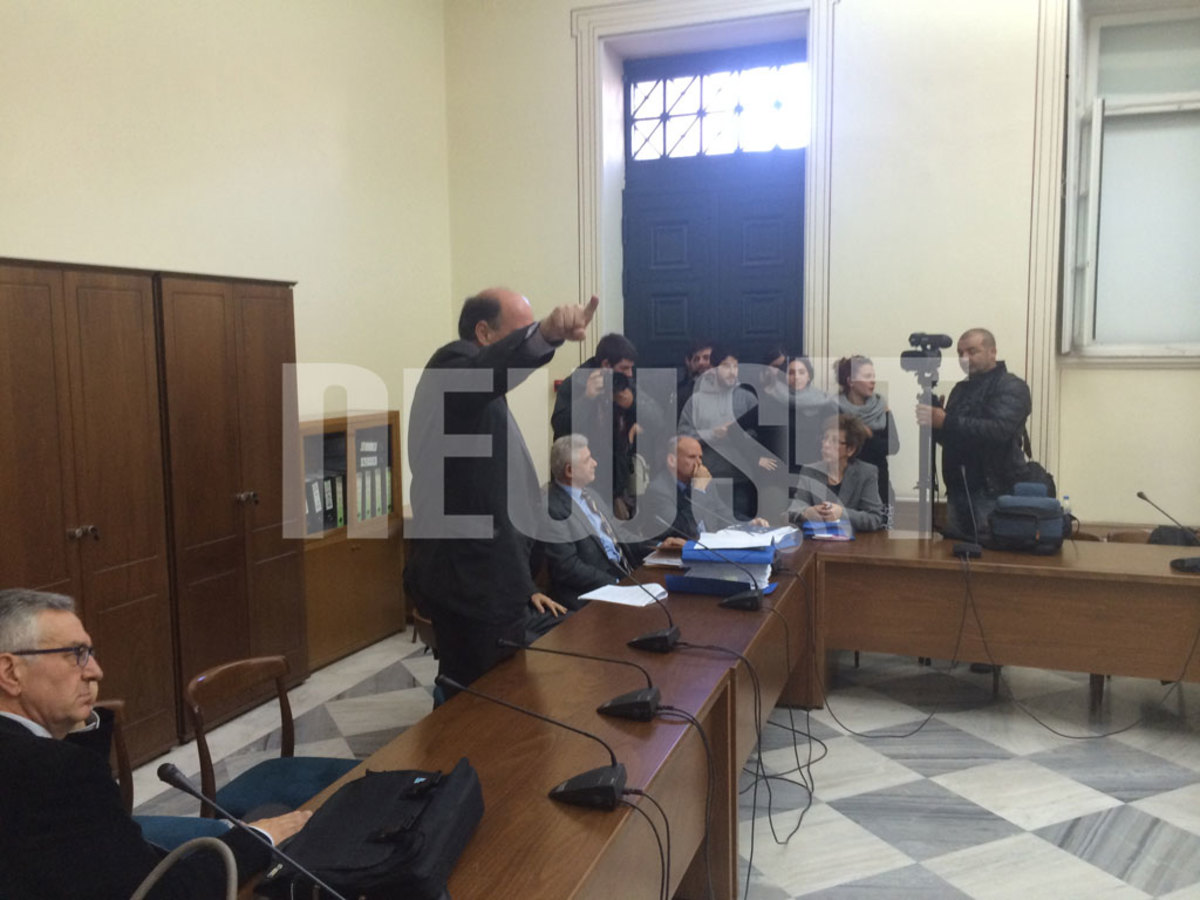Κλείδωσαν τη Σύγκλητο μέσα στην αίθουσα! ‘Ενταση στο Πανεπιστήμιο Αθηνών από φοιτητές που μπήκαν απρόσκλητοι