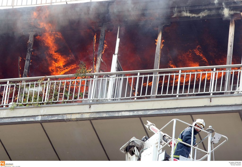 Μεγάλη φωτιά σε διαμέρισμα στα Πατήσια