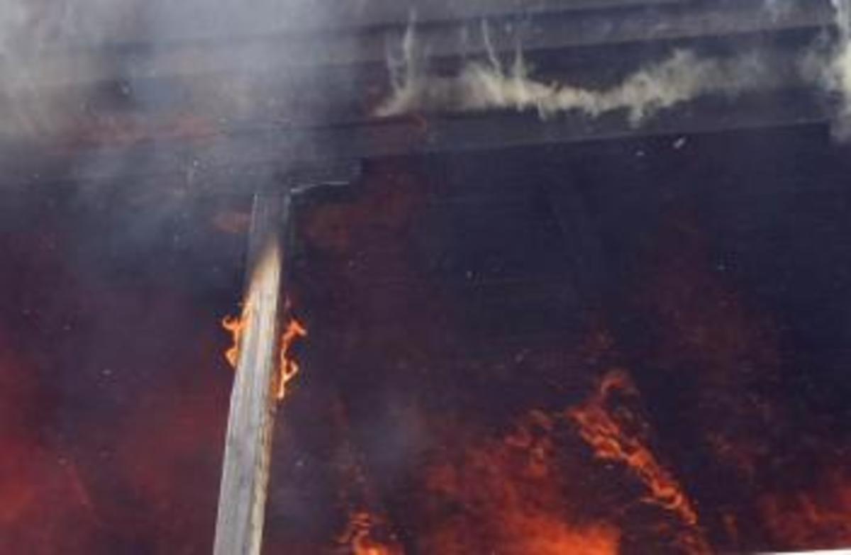 Έκαψαν γραφεία της ΔΗΜΑΡ