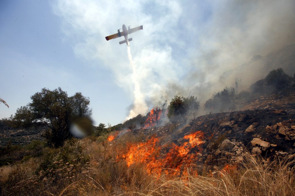 Μεγάλη φωτιά τώρα στον Κάλαμο Αττικής!