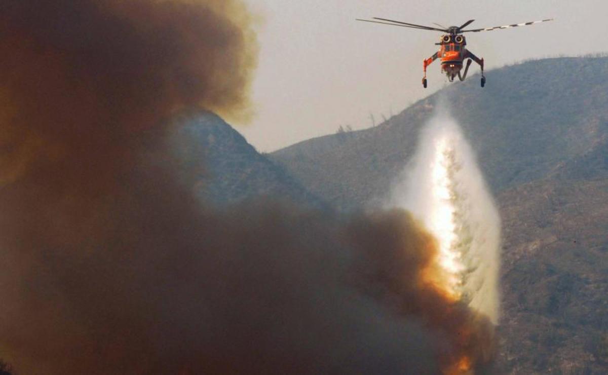 Καίγεται η Ζάκυνθος – Σε ύφεση τα μέτωπα σε Πάτρα-Ρέθυμνο