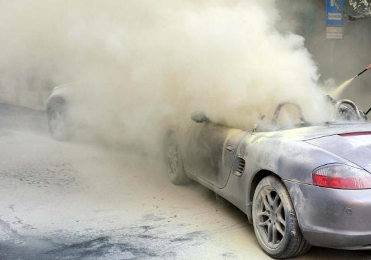 Μπουρλότο σε 7 αυτοκίνητα τη νύχτα