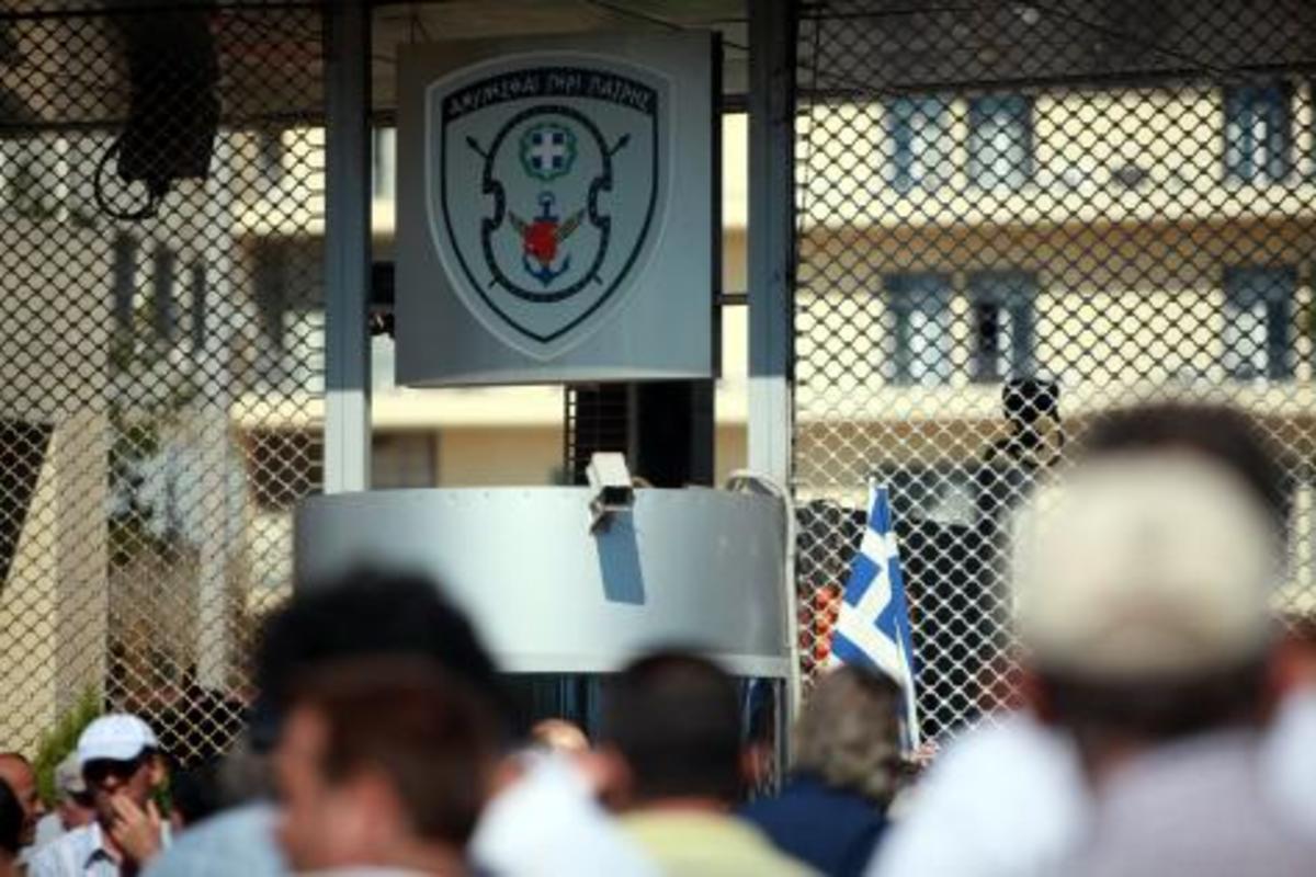 Πόλεμος αποστράτων! “Θεσμικοί” εναντίον “επαναστατών”! Σκληρή κόντρα