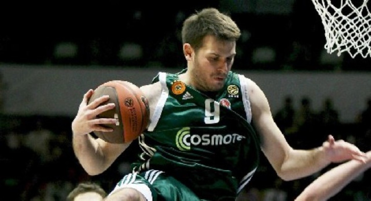 Στην Αρμάνι Τζινς ο Φώτσης!