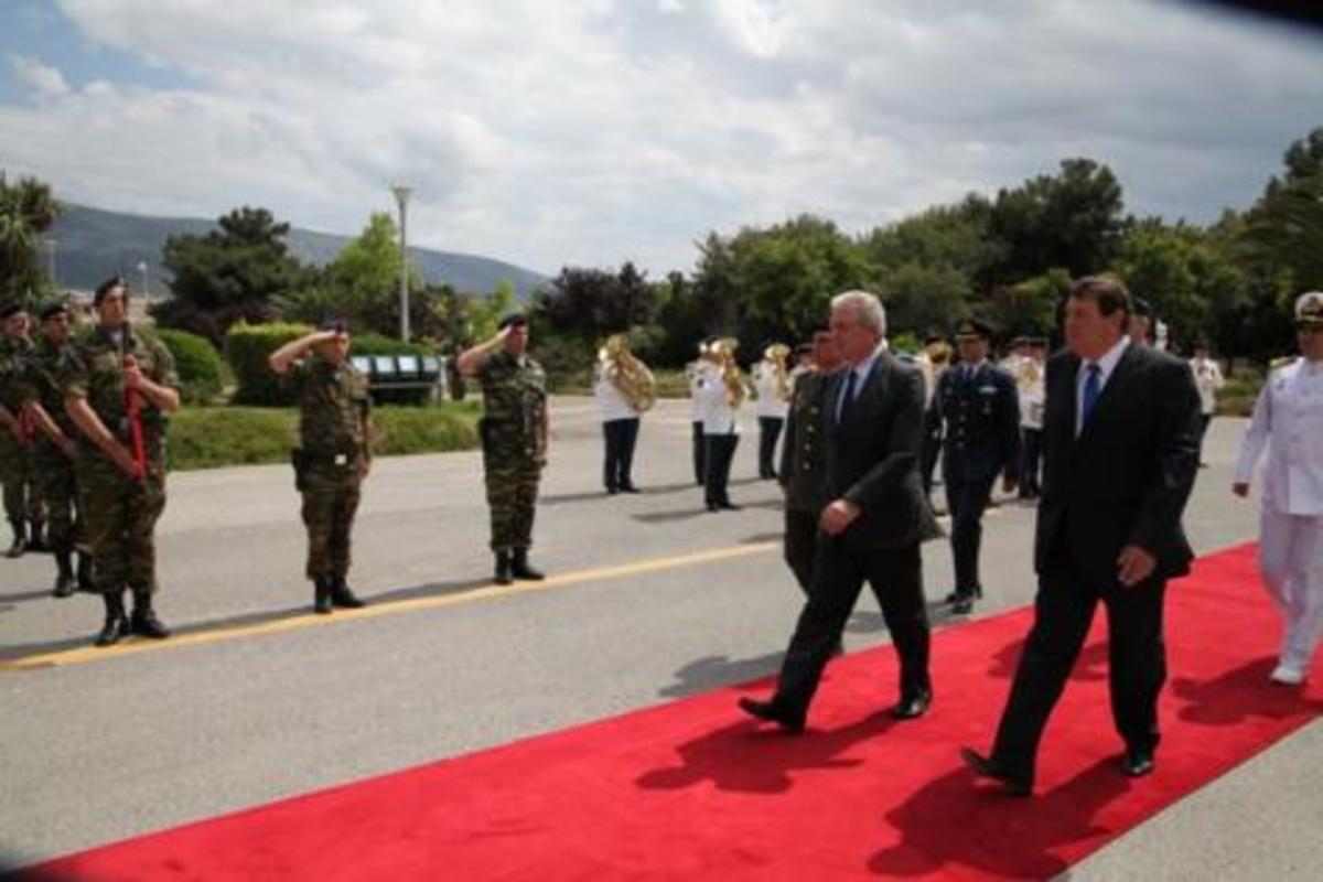 Ποιο σενάριο προβλέπει συνύπαρξη Αβραμόπουλου-Φράγκου στο ΥΕΘΑ.Όλες οι εκδοχές