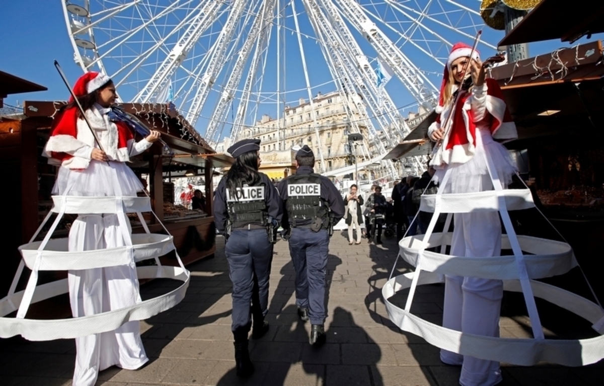 Αστυνομοκρατούμενη η Γαλλία! Φοβούνται χτύπημα τα Χριστούγεννα