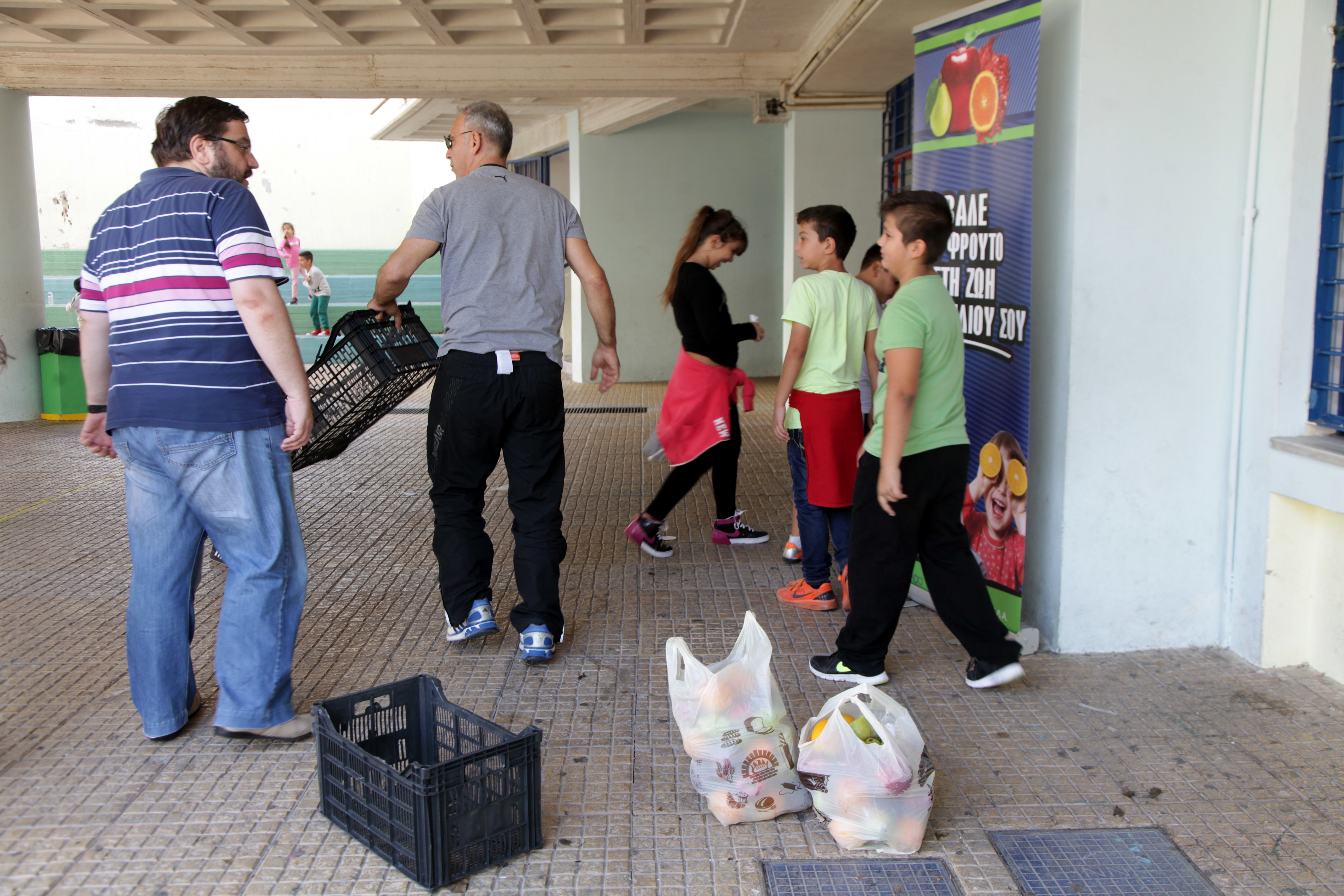 Στα 4.483.600 ευρώ το κόστος για το πρόγραμμα με τα φρούτα στα σχολεία