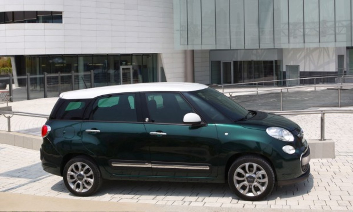 Στις εκθέσεις το νέο και ευρύχωρο Fiat 500L Living