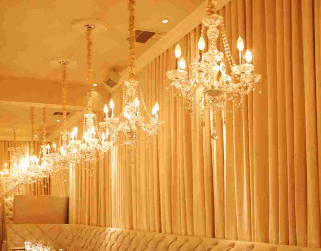 Τους απήγαγαν μέσα από εστιατόριο!