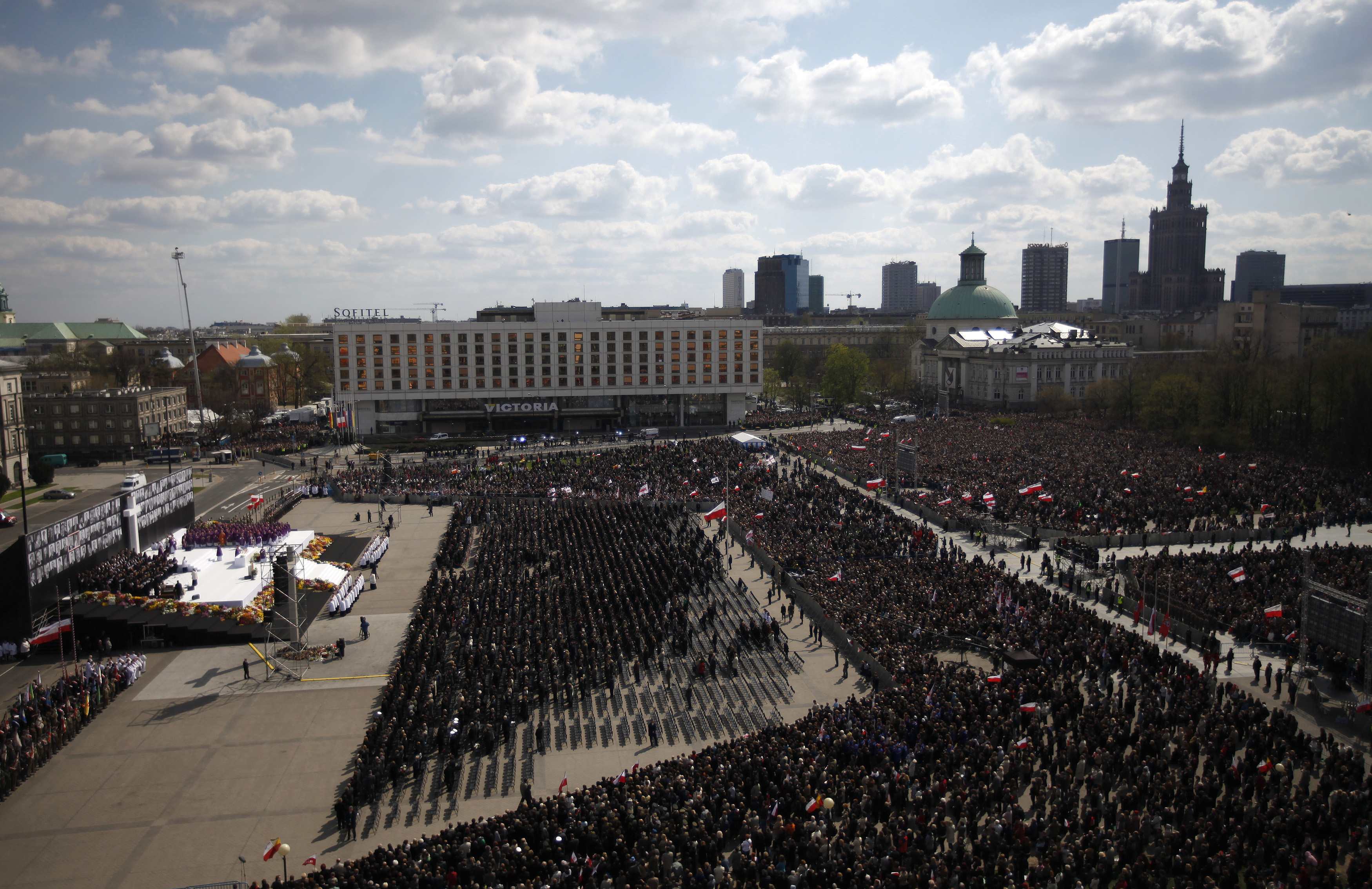 150.000 άνθρωποι παραβρέθηκαν στην κηδεία του Κατσίνσκι