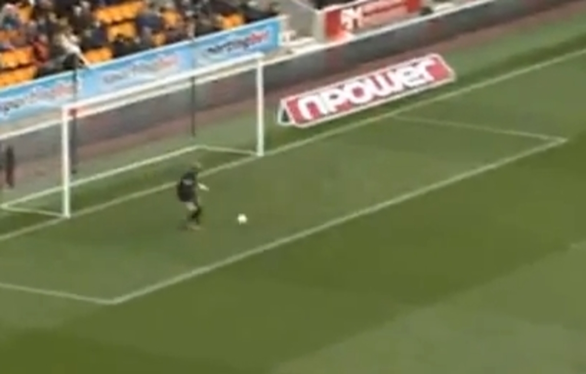 Απίθανη γκάφα του τερματοφύλακα της Γουλβς (VIDEO)