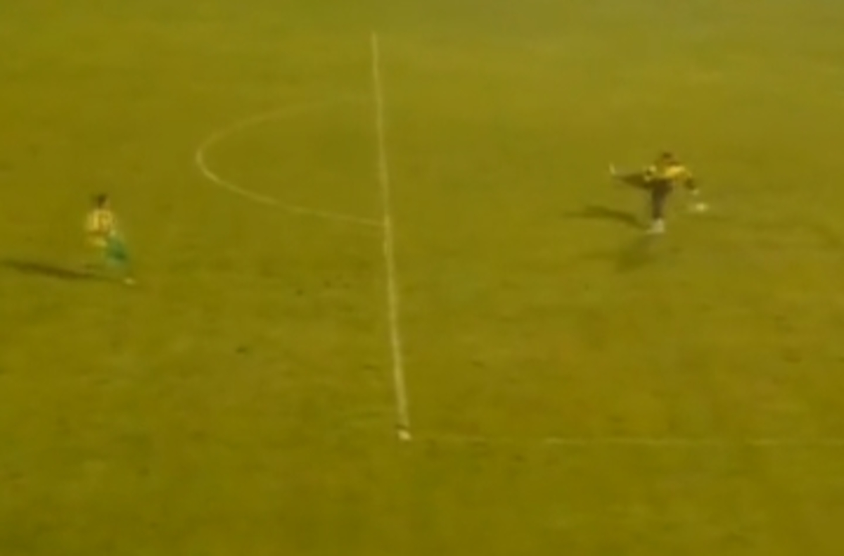 Αυτή είναι γκάφα – Τερματοφύλακας “κρέμασε” την ομάδα του (VIDEO)