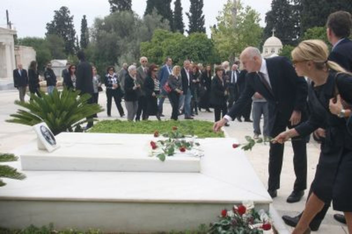 Δηλώσεις του πρωθυπουργού για την τρομοκρατία στο μνημόσυνο του παππού του