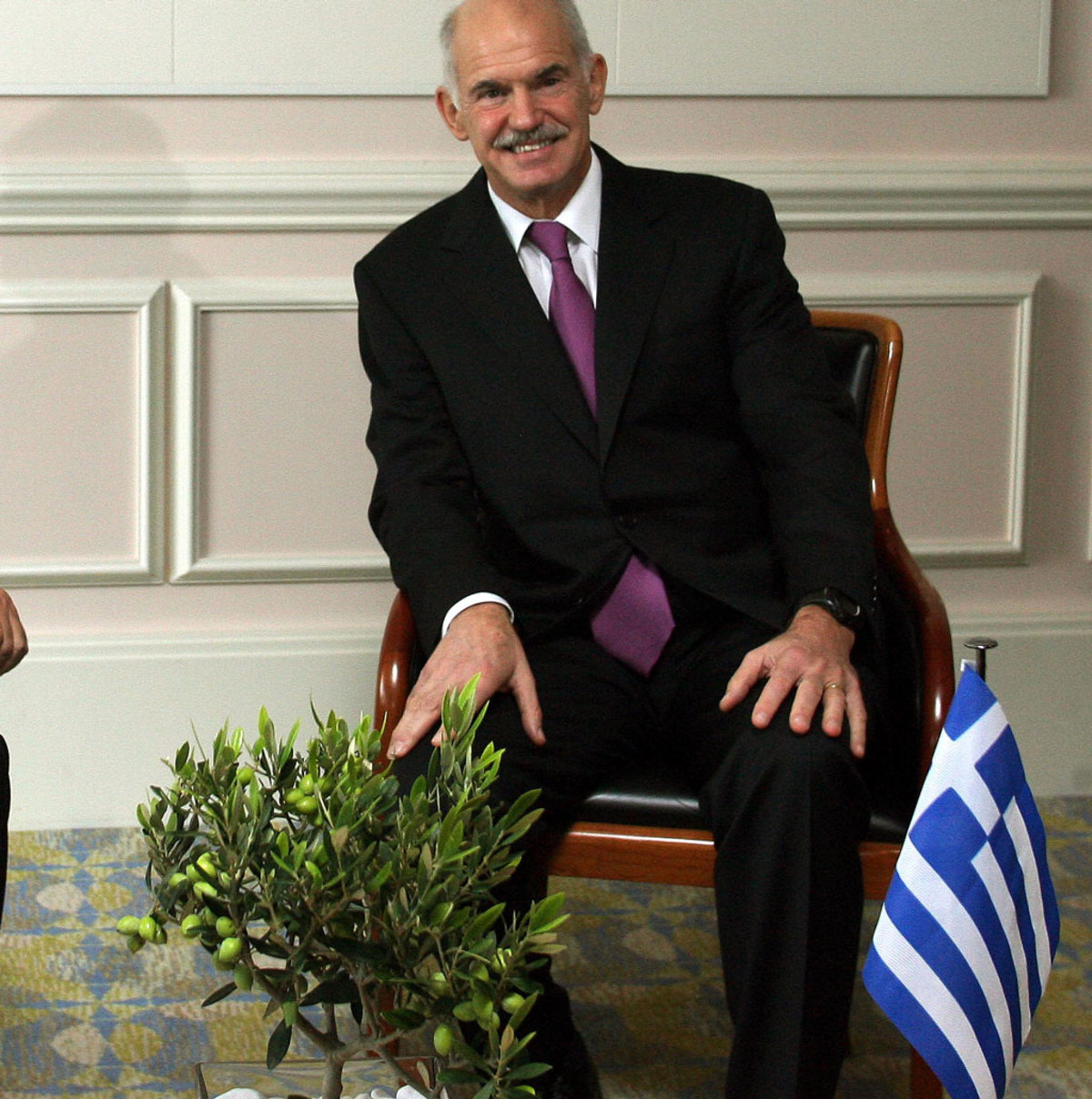 Ο Γιώργος Παπανδρέου πριονίζει την Ελιά; – Στα κάγκελα το ΠΑΣΟΚ με τον πρώην πρωθυπουργό