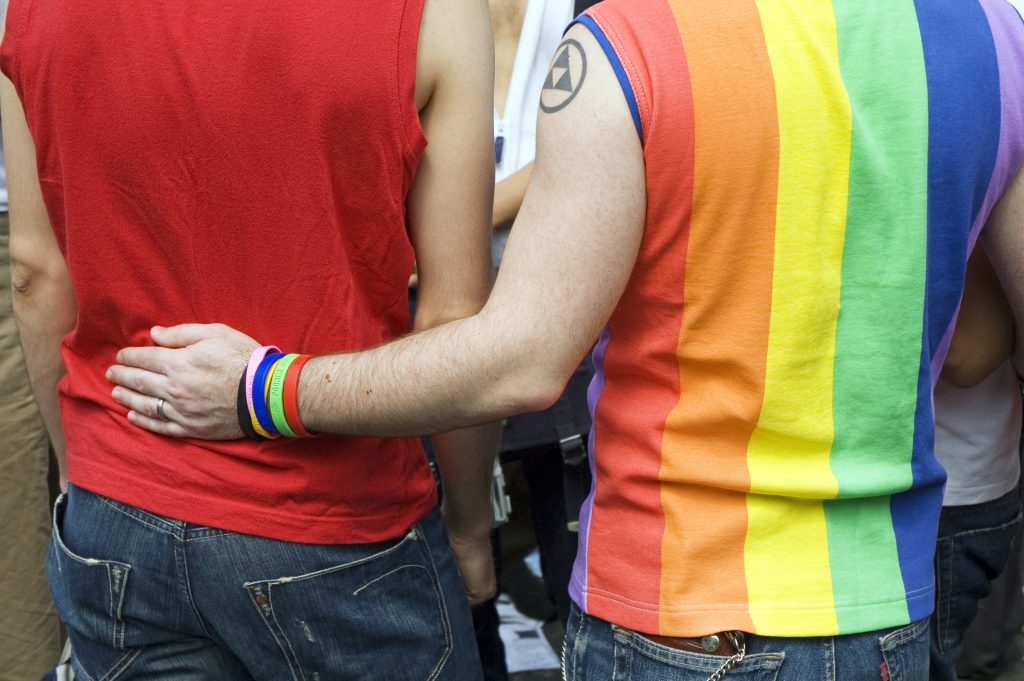 Φοροαπαλλαγές και για τα ομοφυλόφιλα ζευγάρια