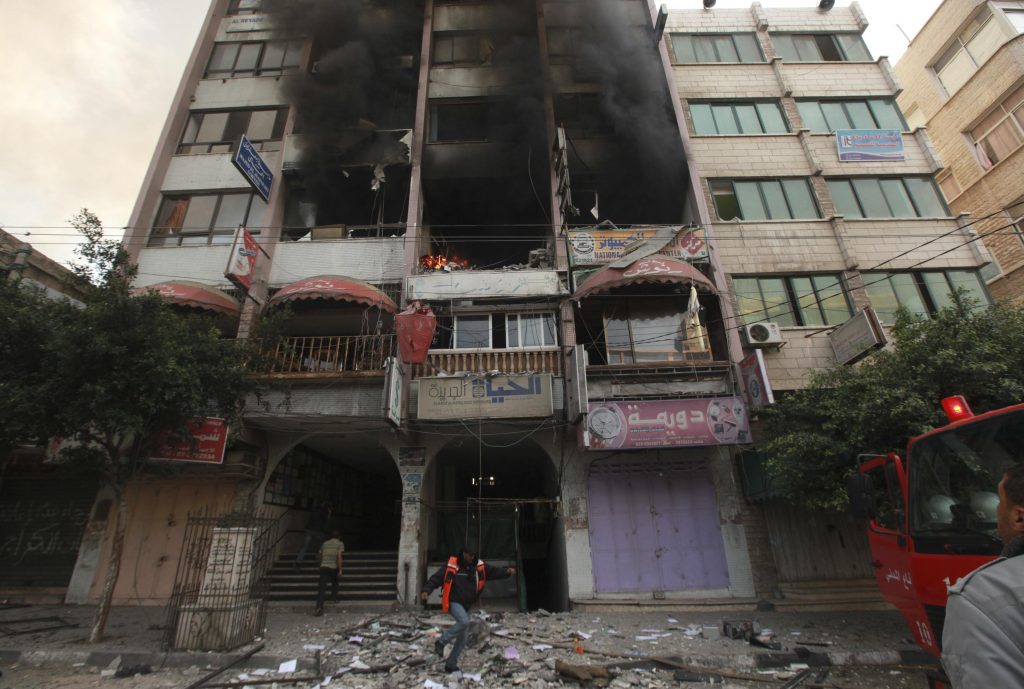 Βομβαρδισμός σε κτίριο που στεγάζονται δημοσιογράφοι στη Γάζα – ΦΩΤΟ
