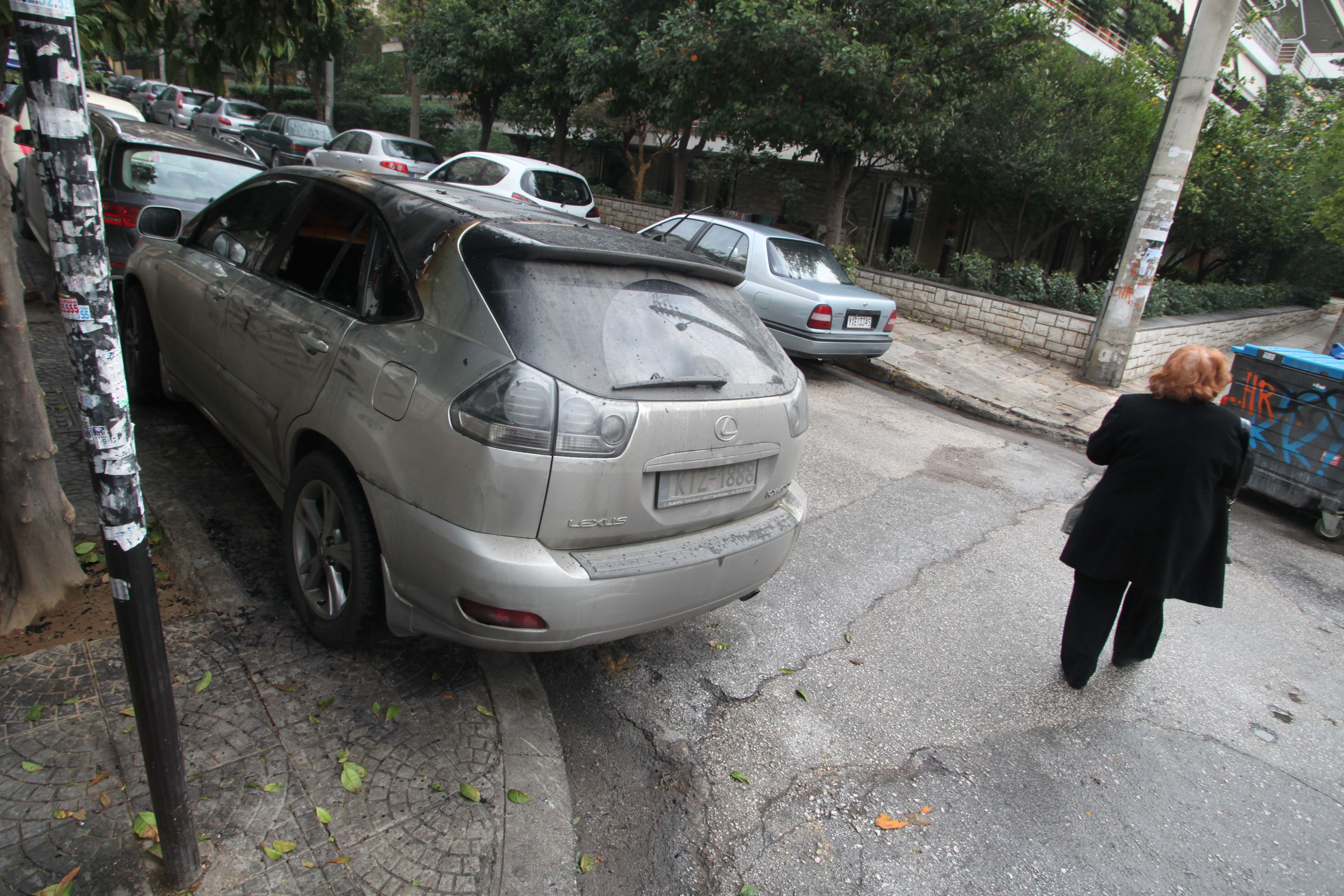 Έβαλαν γκαζάκια έξω από το σπίτι του Γιάννου Παπαντωνίου