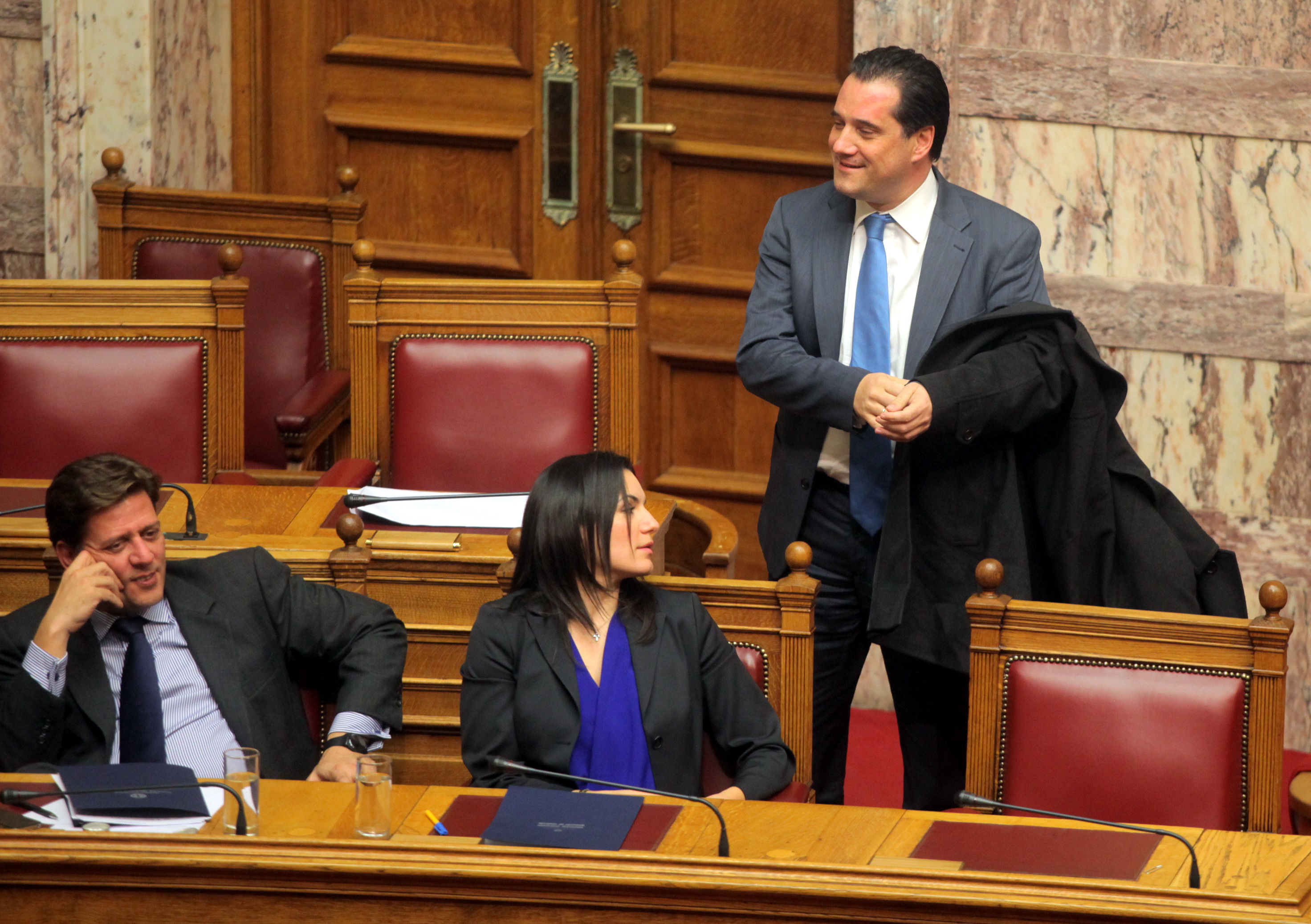 Ύμνοι Άδωνι για Σαμαρά και Στουρνάρα