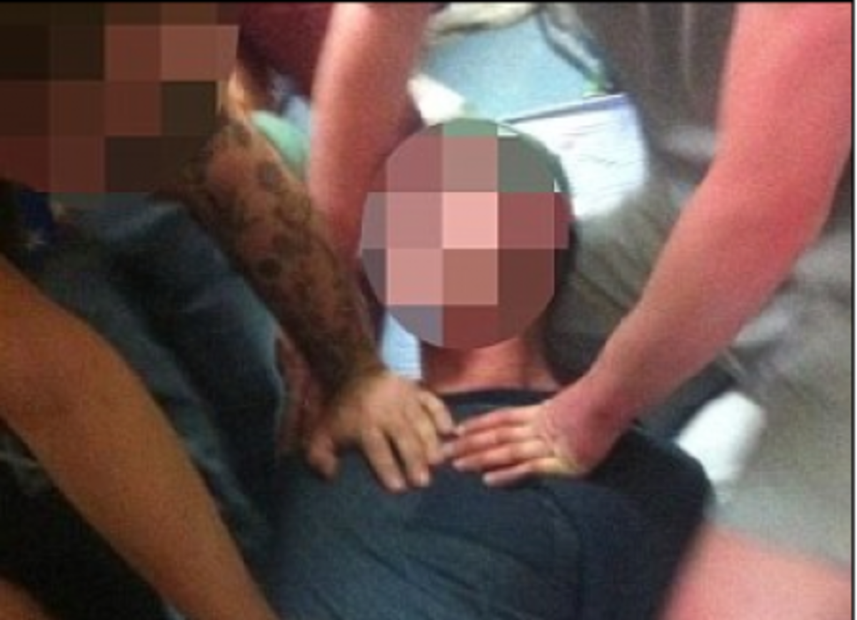 ΦΩΤΟ ΣΟΚ: Καψώνι – βασανιστήριο για νεοσύλλεκτο!