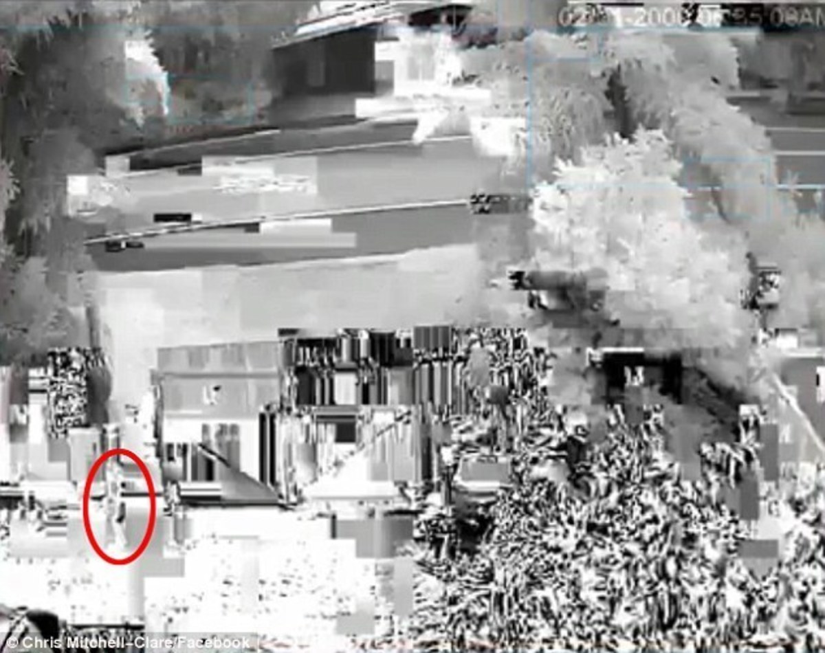 Ανατρίχιασε όταν είδε “φάντασμα” να ανοίγει την πόρτα [vid]