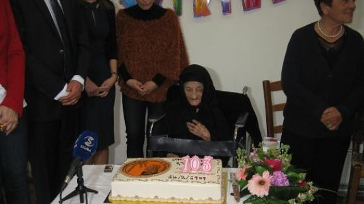 Πάρτυ γενεθλίων για μία γιαγιά στα 103 της – ΒΙΝΤΕΟ