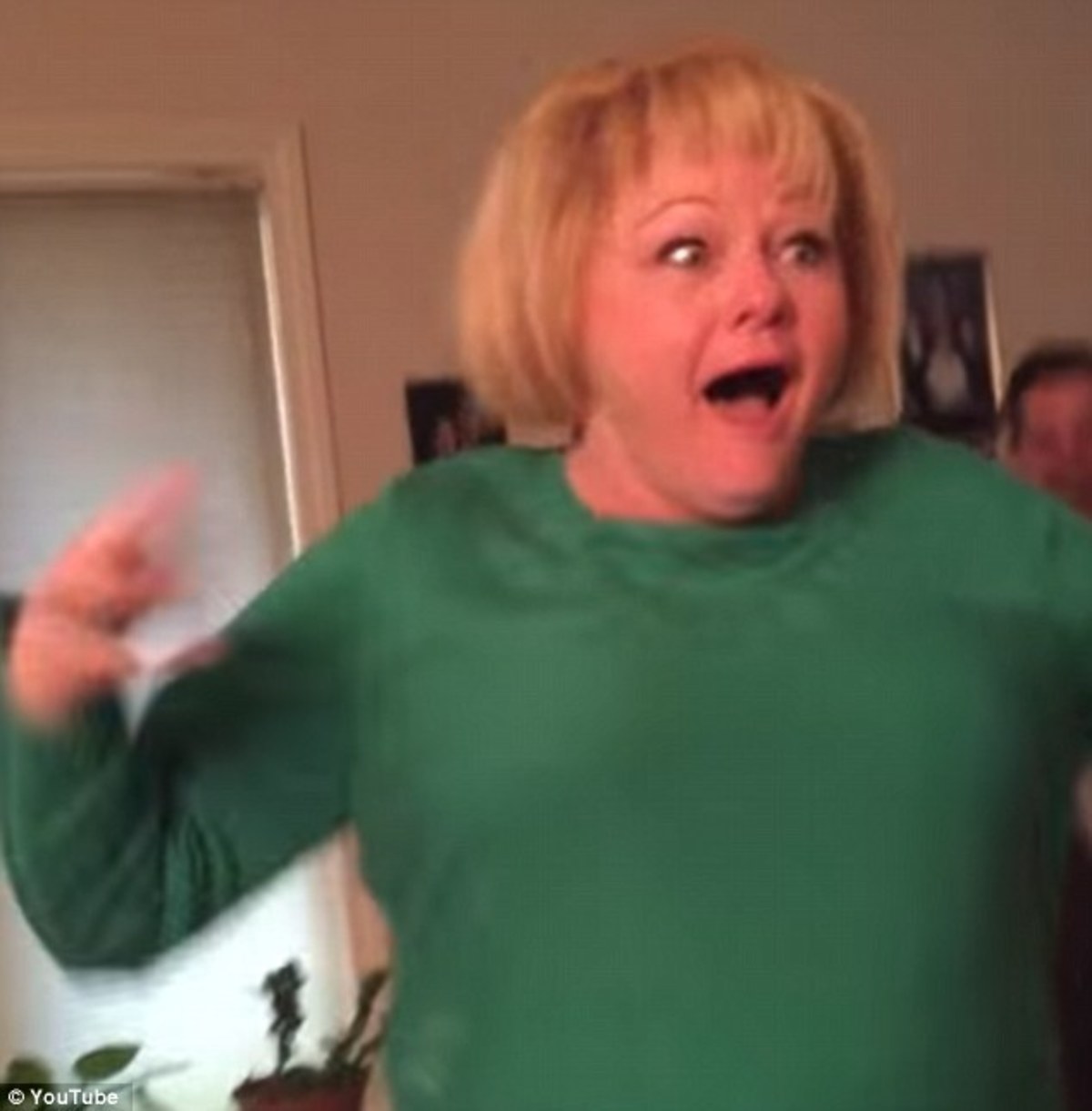 Η γιαγιά τρελάθηκε! Βίντεο με την απίστευτη αντίδραση της γυναίκας όταν είδε… το νέο μέλος της οικογένειας