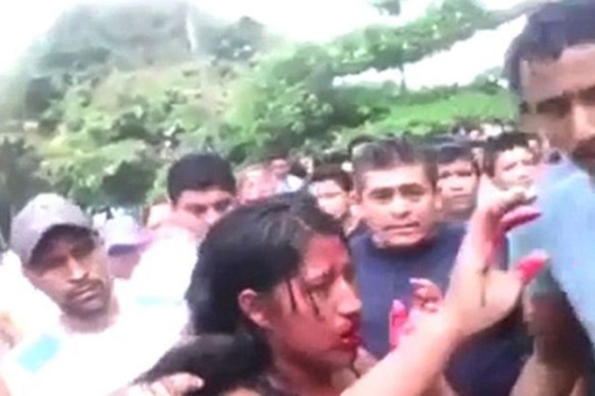 Βίντεο φρίκης: Λίντσαραν και έκαψαν ζωντανή 16χρονη (ΠΡΟΣΟΧΗ, ΣΚΛΗΡΕΣ ΕΙΚΟΝΕΣ!)
