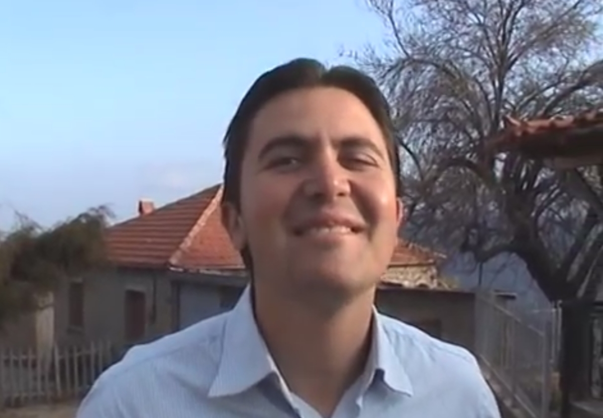 Ξυλόκαστρο: Η… ιδιαίτερη διαφήμιση ταβέρνας που κάνει το γύρο του facebook – Δείτε το βίντεο!