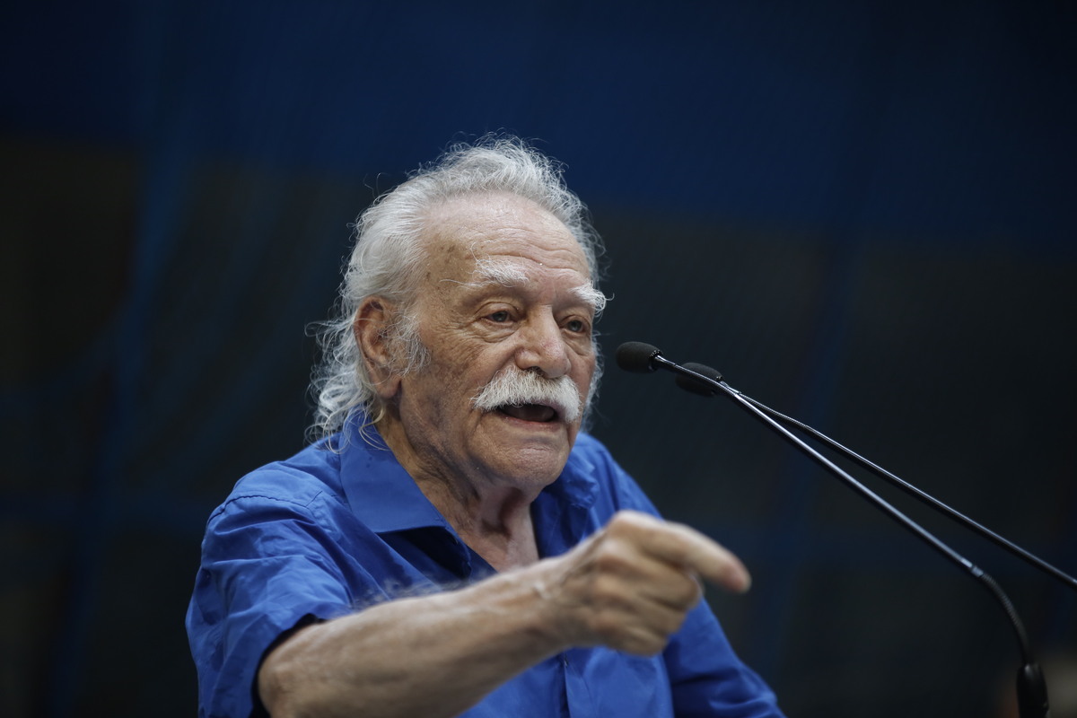 Γλέζος: Καλώ την ηγεσία του ΣΥΡΙΖΑ να συνέλθει – Το κόμμα έχει χωριστεί στα τρία!