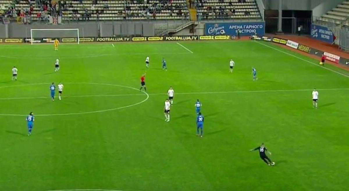 ΤΡΟΜΕΡΟ! Τερματοφύλακας έβαλε γκολ από την περιοχή του, αλλά ακυρώθηκε (ΒΙΝΤΕΟ)