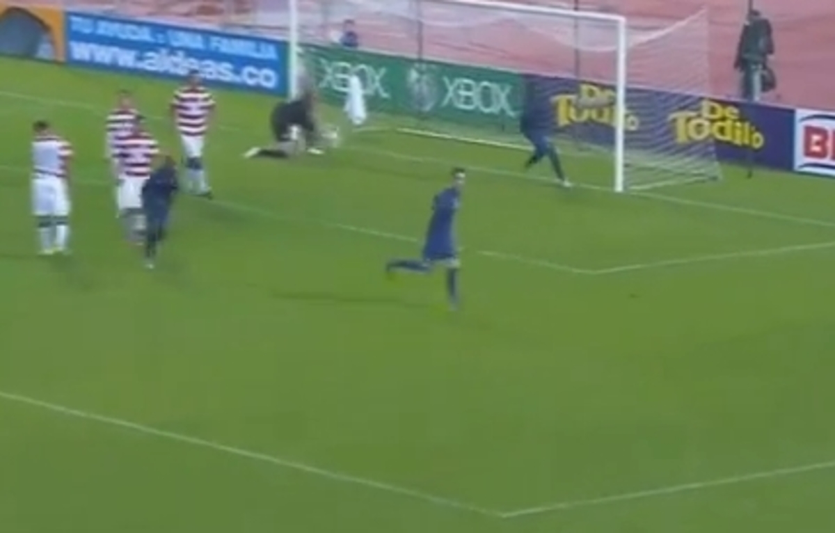 Φανταστικό γκολ “τσίμπημα του σκορπιού” από νεαρό Γάλλο (VIDEO)