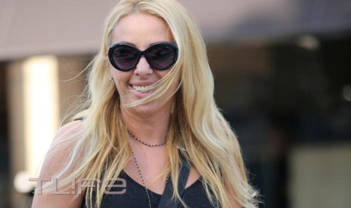 H σέξι εμφάνιση της Γωγώς Μαστροκώστα στη Γλυφάδα