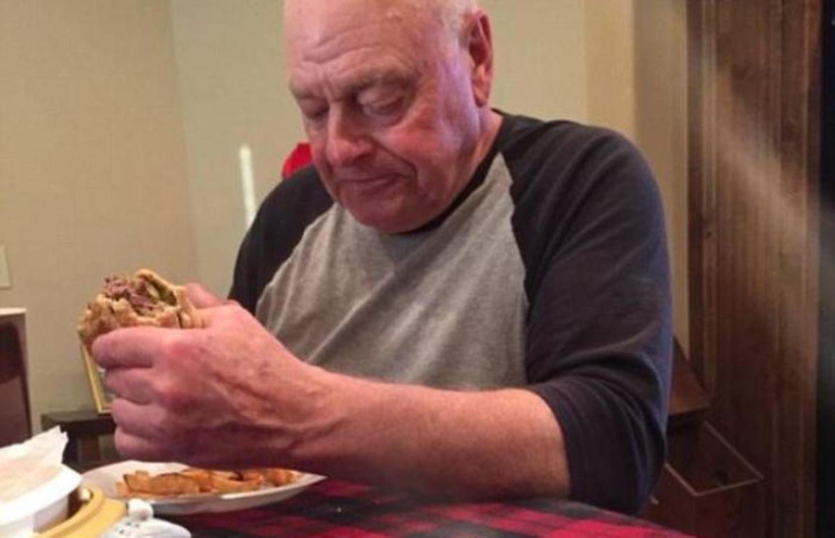 Ο πιο θλιμμένος παππούς – Η φωτογραφία που έκανε χιλιάδες να δακρύσουν