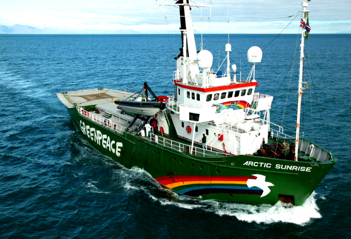 Η Μόσχα απαγόρευσε σε παγοθραυστικό της Greenpeace να διασχίσει τη Βόρεια Θαλάσσια Οδό