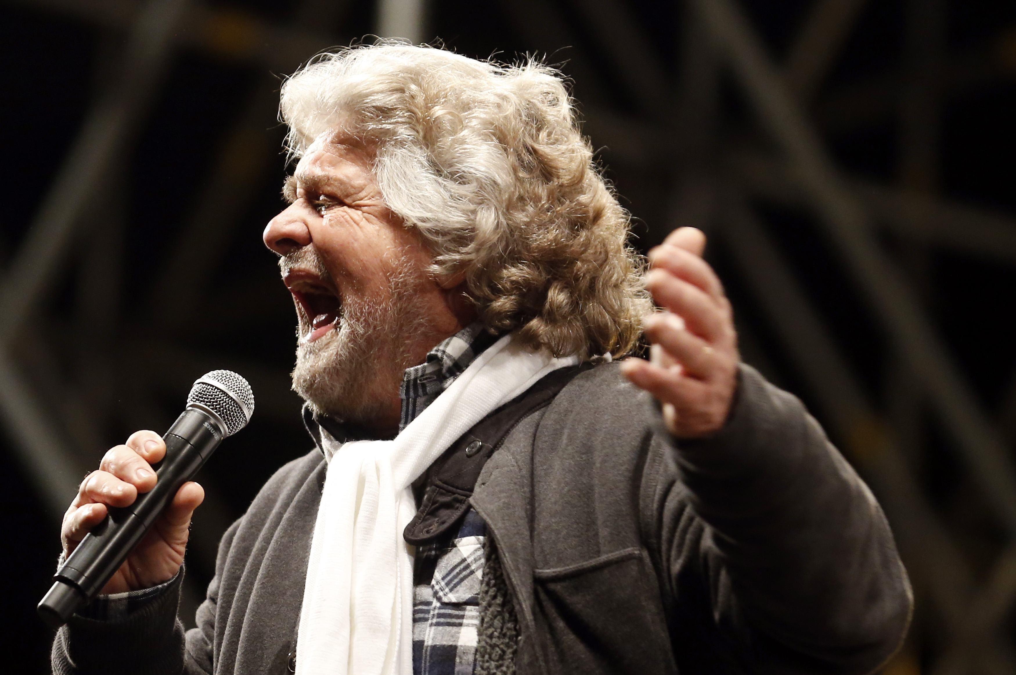 Γκρίλο: “Βλέπει” εκλογές το φθινόπωρο και θέλει δημοψήφισμα για το ευρώ