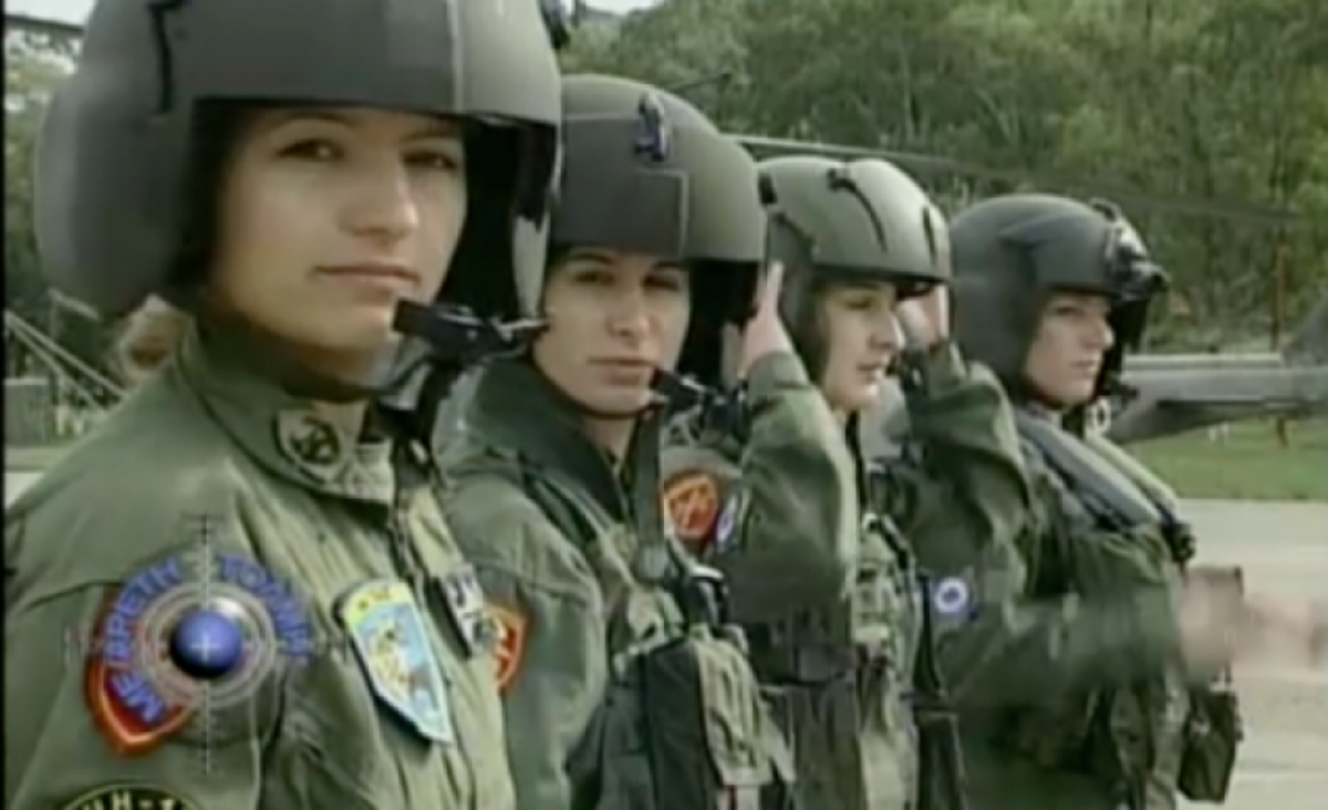 ΒΙΝΤΕΟ: “αμαζόνες” στα Apache! Γυναίκες έτοιμες να πετάξουν τα επιθετικά ελικόπτερα