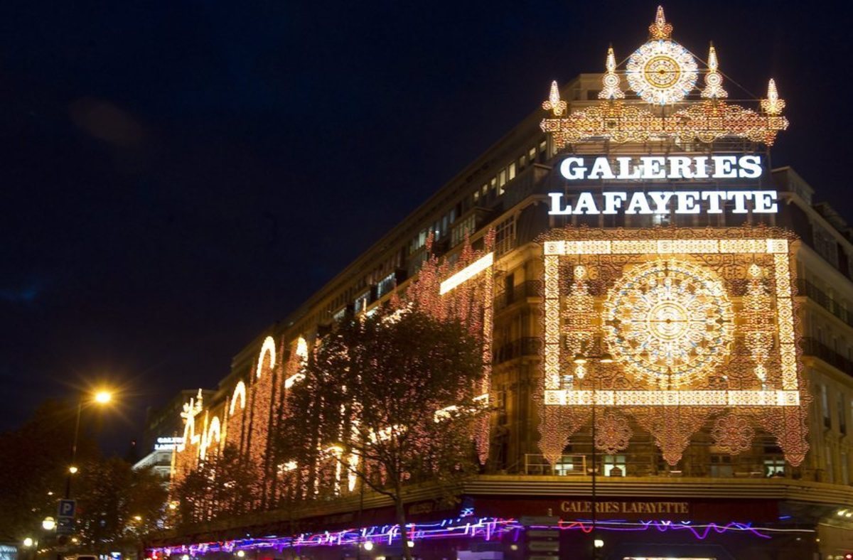 Ντροπή! Το Galeries Lafayette έδιωξε καρκινοπαθή γιατί δεν έβγαλε το σκουφάκι της