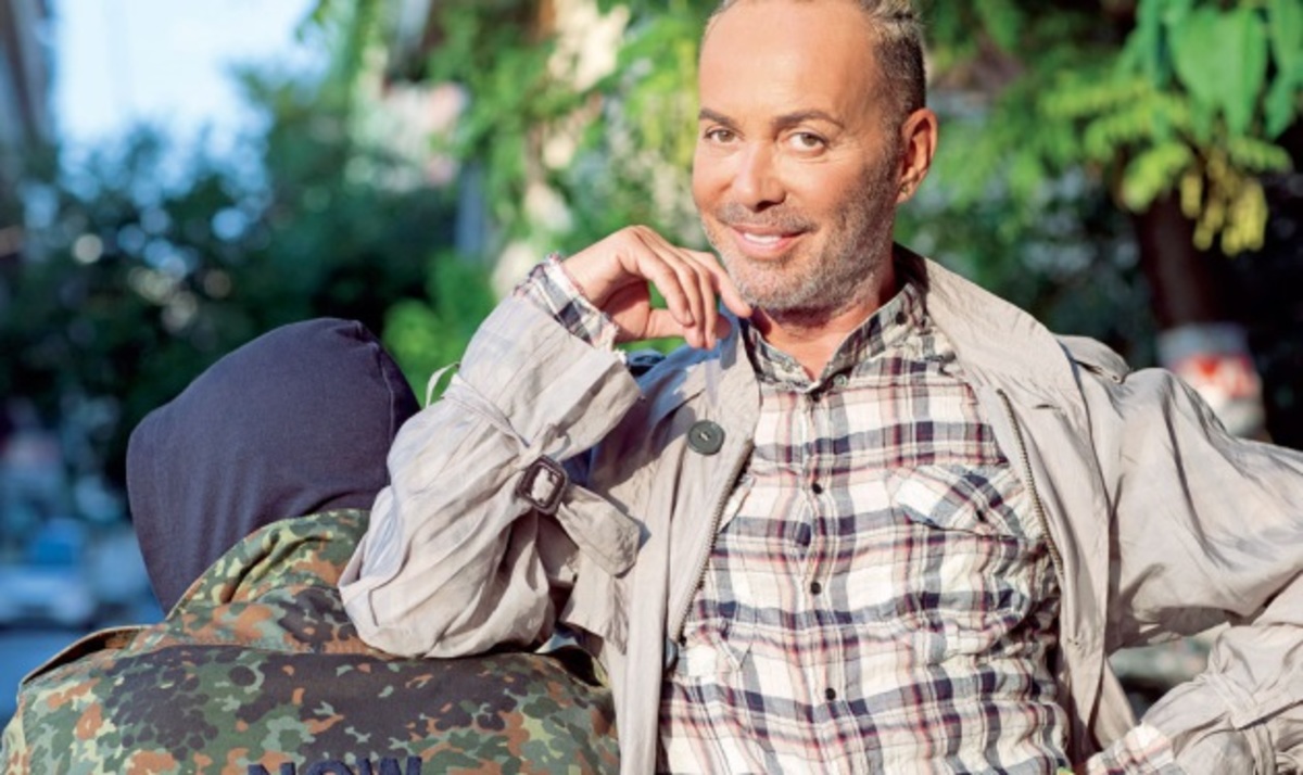 Λάκης Γαβαλάς: ‘Εγινε καθηγητής σε σχολή μόδας! Βίντεο