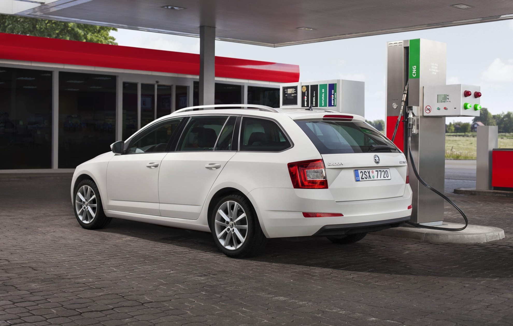 Νέα Škoda Octavia G-TEC σε τιμή diesel και 40% χαμηλότερη κατανάλωση καυσίμου