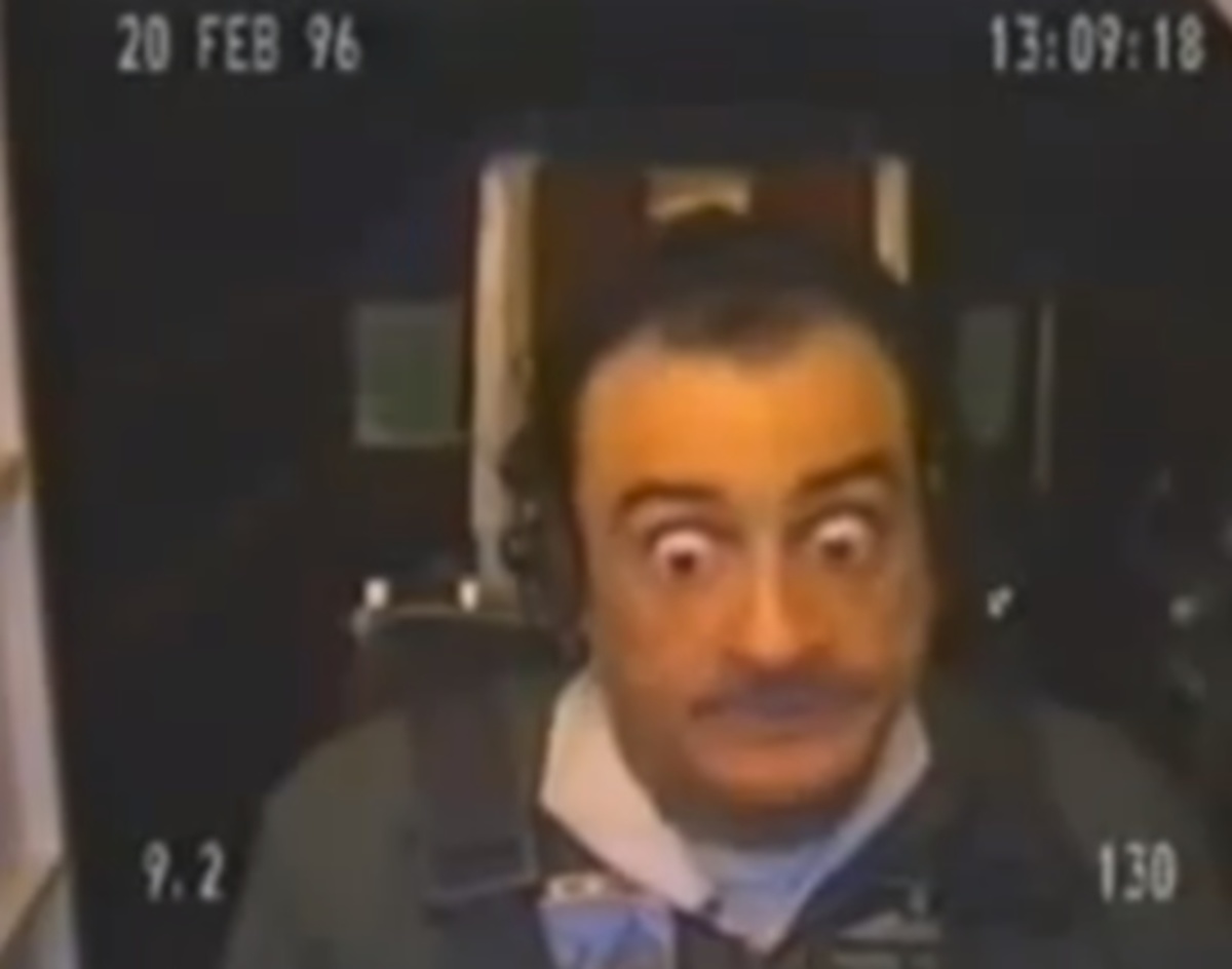 Έλληνας πιλότος μαχητικού “τρώει” 9 g! Video