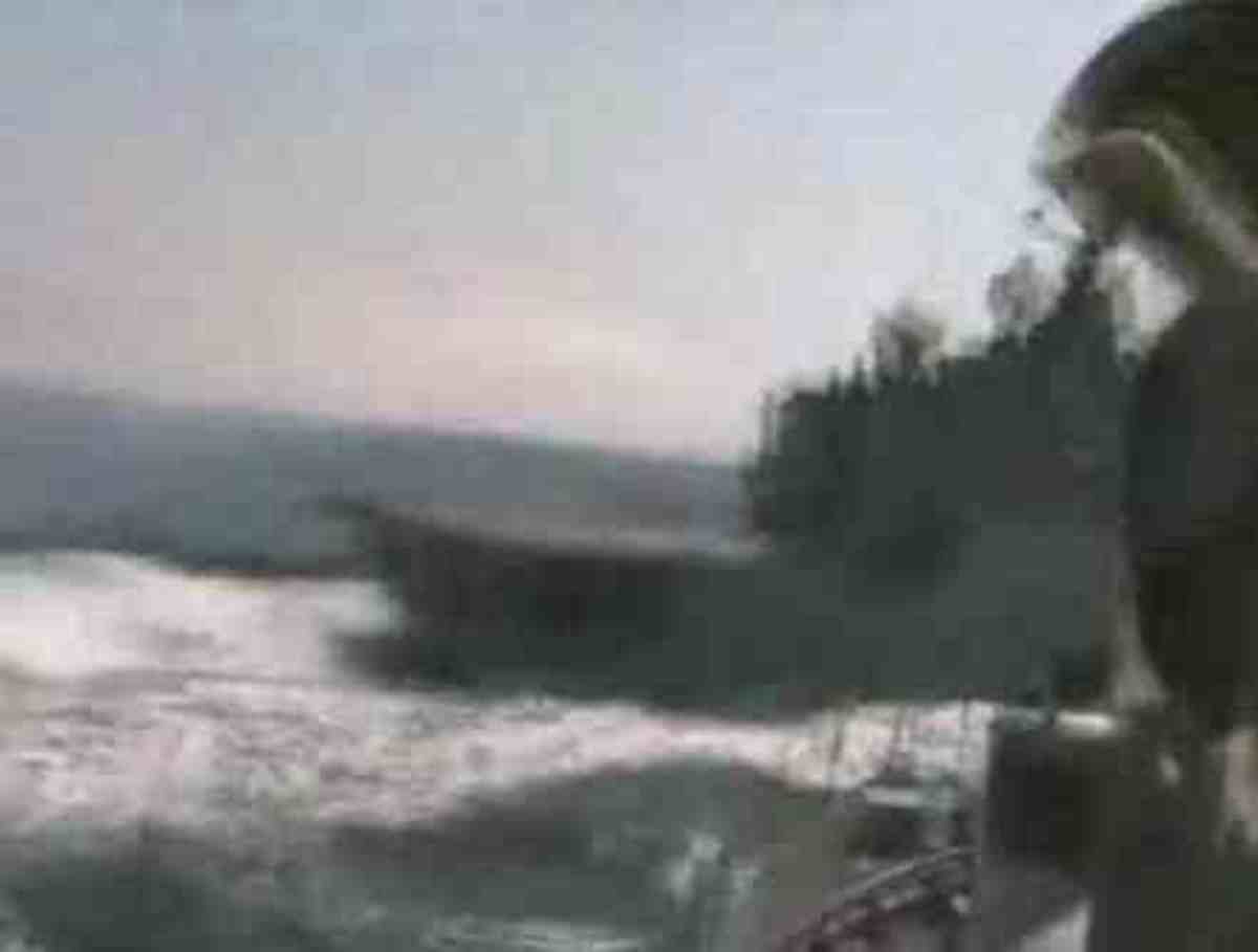 Γερμανός κυβερνήτης για κλάματα!Σύγκρουση πολεμικών πλοίων σε βίντεο!