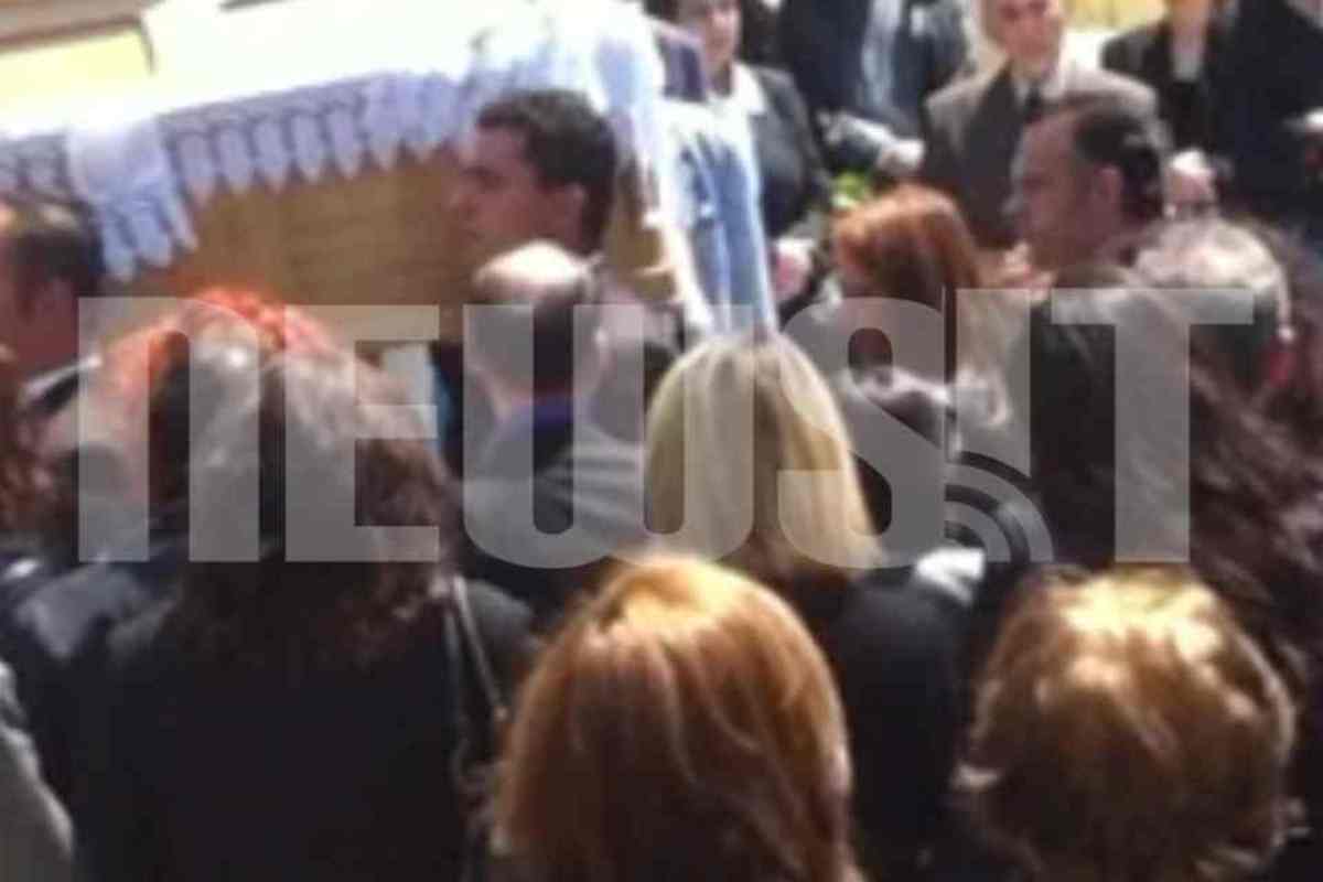 Από το μαιευτήριο στην κηδεία η χήρα του δολοφονημένου 44χρονου Μανώλη