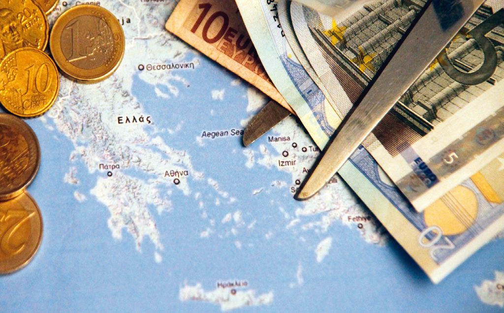 Bloomberg: Τώρα διαγραφή του ελληνικού χρέους