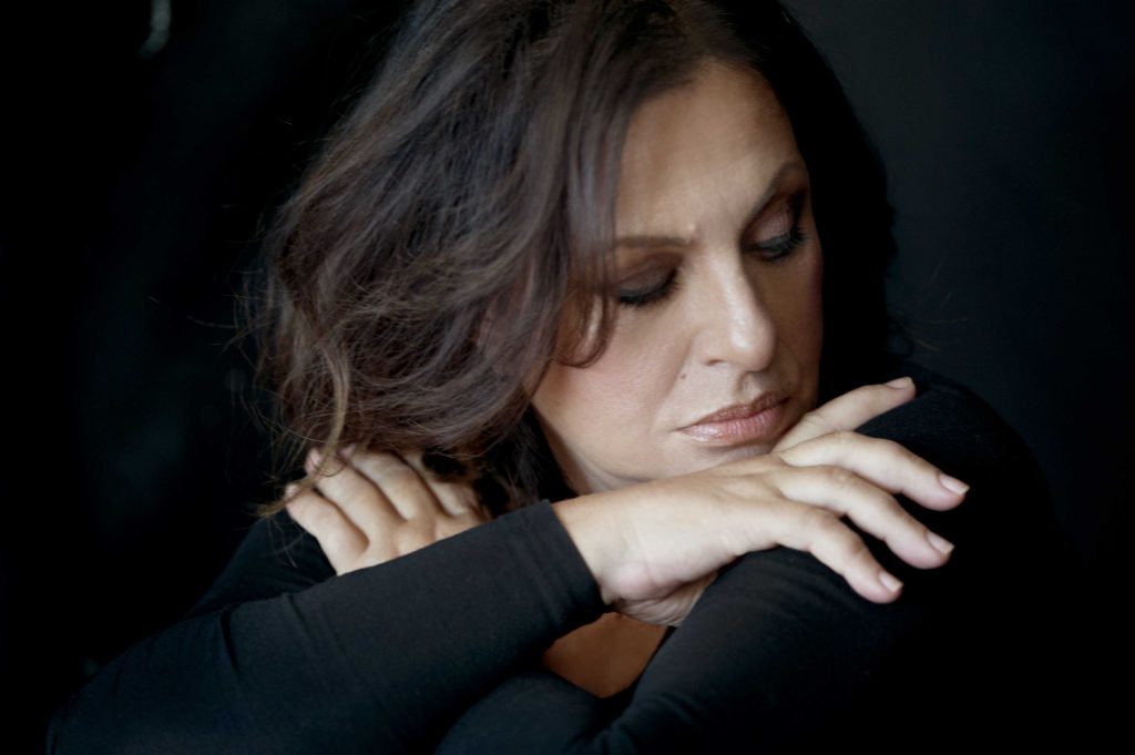 Τη Δευτέρα η μεγάλη συναυλία της Χάρις Αλεξίου – Χορηγός επικοινωνίας το NewsIt